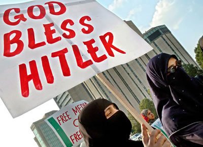 'Αριστερή' διαδήλωση στους δρόμους του Λονδίνου, 11/11/2014, 'God bless Hitler'.