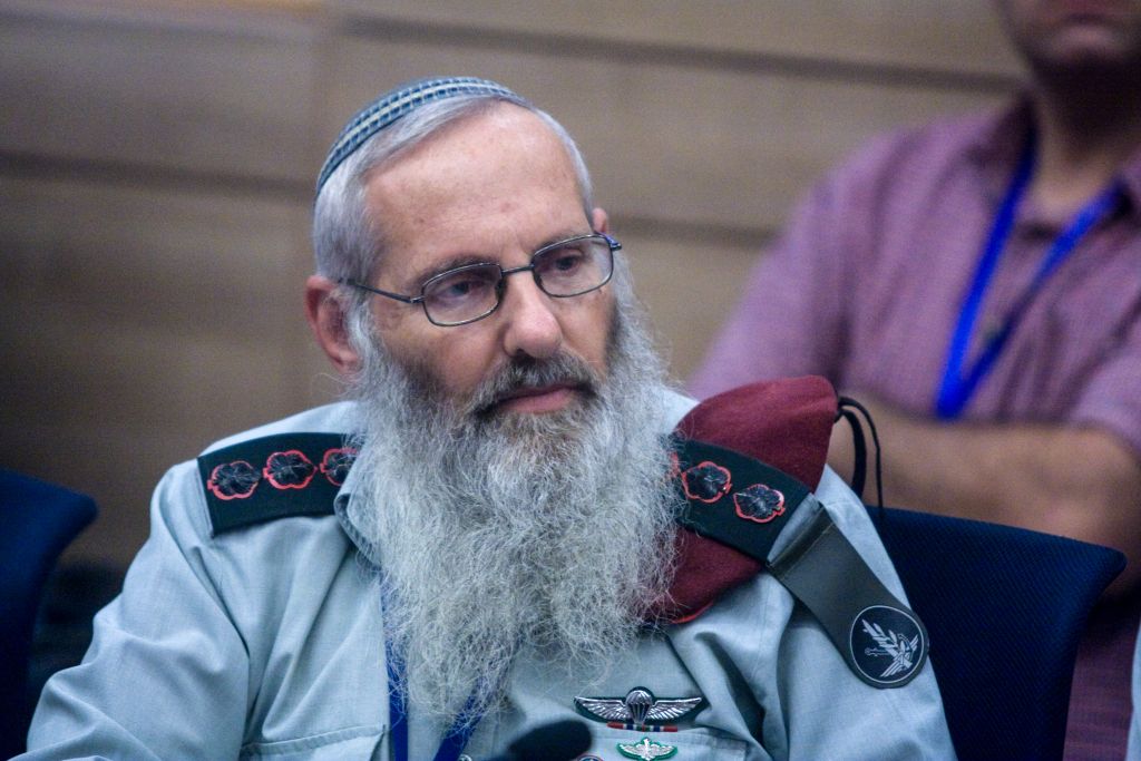 Ο αρχιραβίνος-ταξίαρχος Eyal Karim στην ανώτατη κρατική επιτροπή αξιολογήσεων υποψηφιοτήτων για την θέση του αρχιραβίνου του IDF